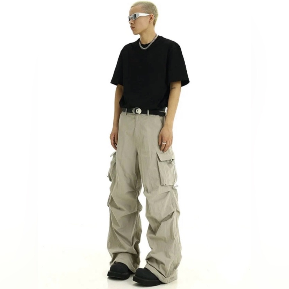 Realtakai High-Waist Cargo Pants with Side Pockets and Drawstrings Size M NWT